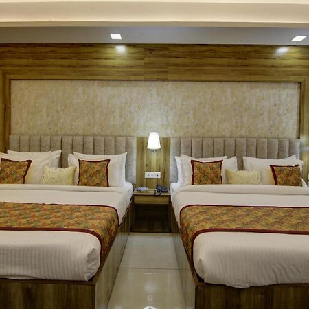 Hotel Park Tree Near Delhi Airport 뉴델리 외부 사진