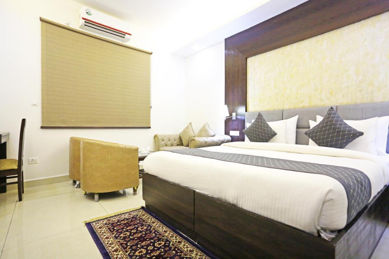 Hotel Park Tree Near Delhi Airport 뉴델리 외부 사진