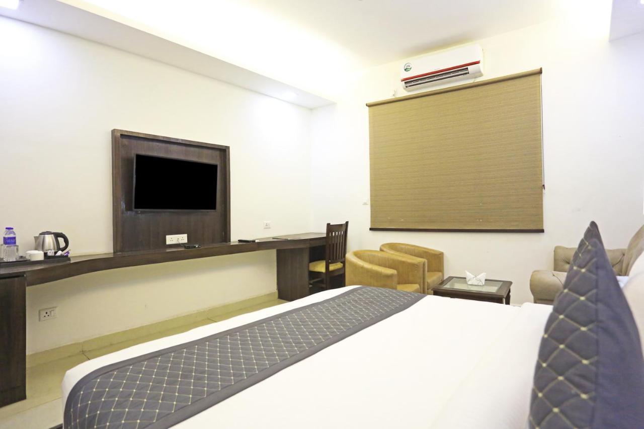Hotel Park Tree Near Delhi Airport 뉴델리 외부 사진