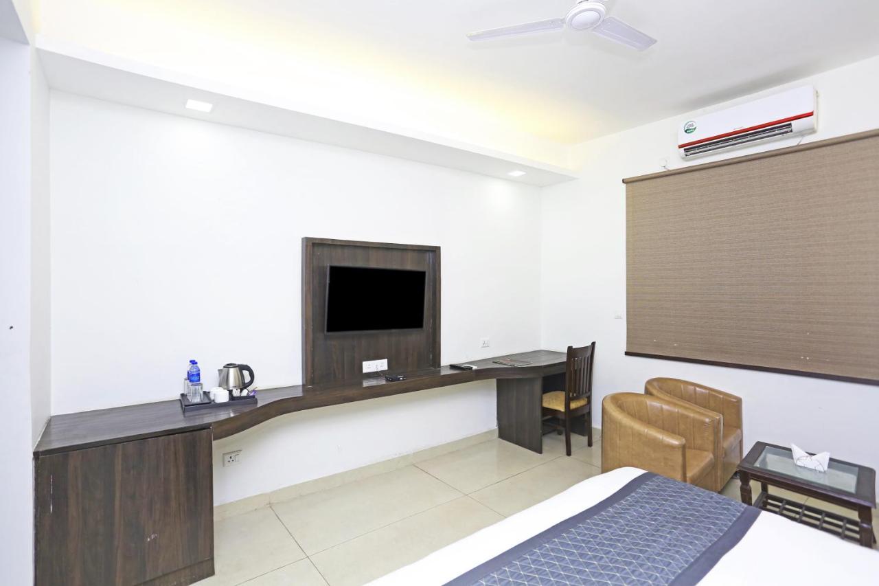 Hotel Park Tree Near Delhi Airport 뉴델리 외부 사진