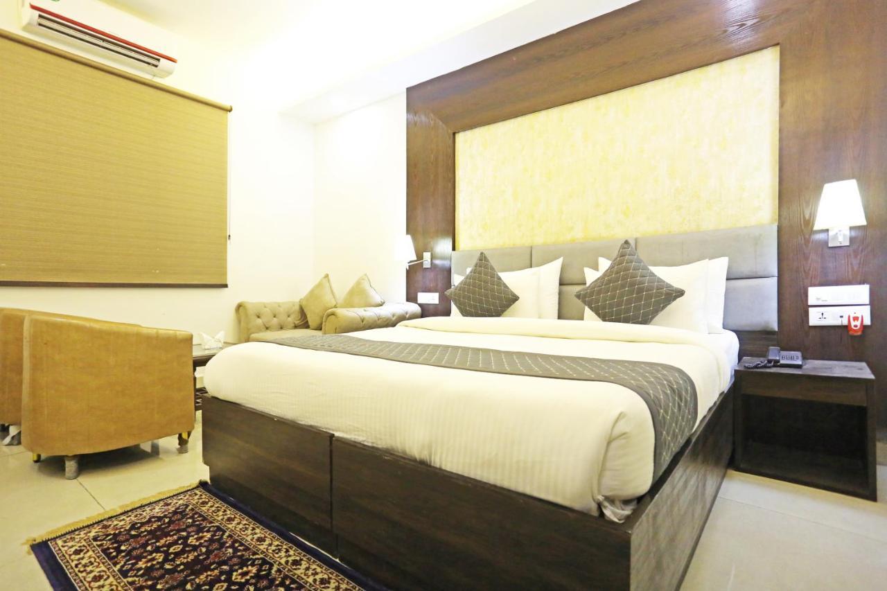Hotel Park Tree Near Delhi Airport 뉴델리 외부 사진