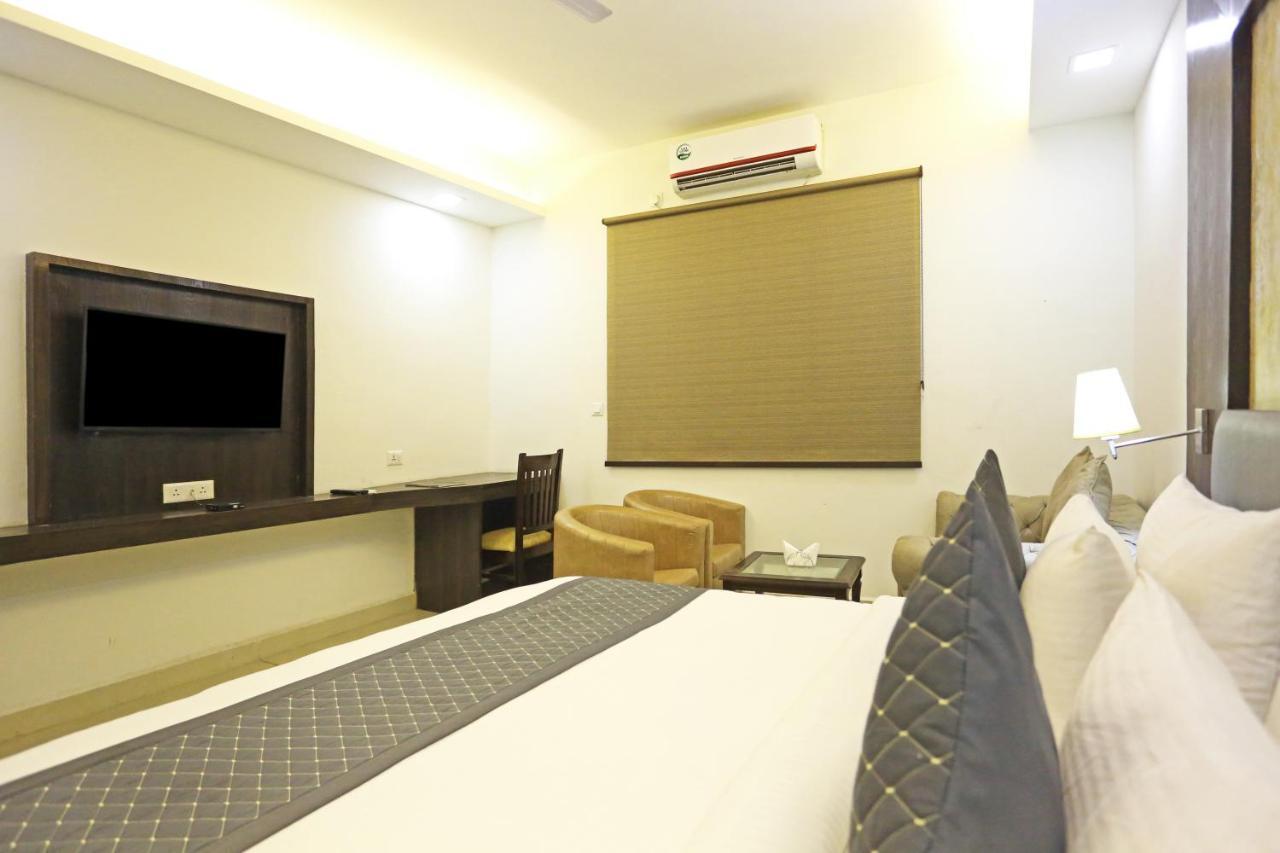 Hotel Park Tree Near Delhi Airport 뉴델리 외부 사진