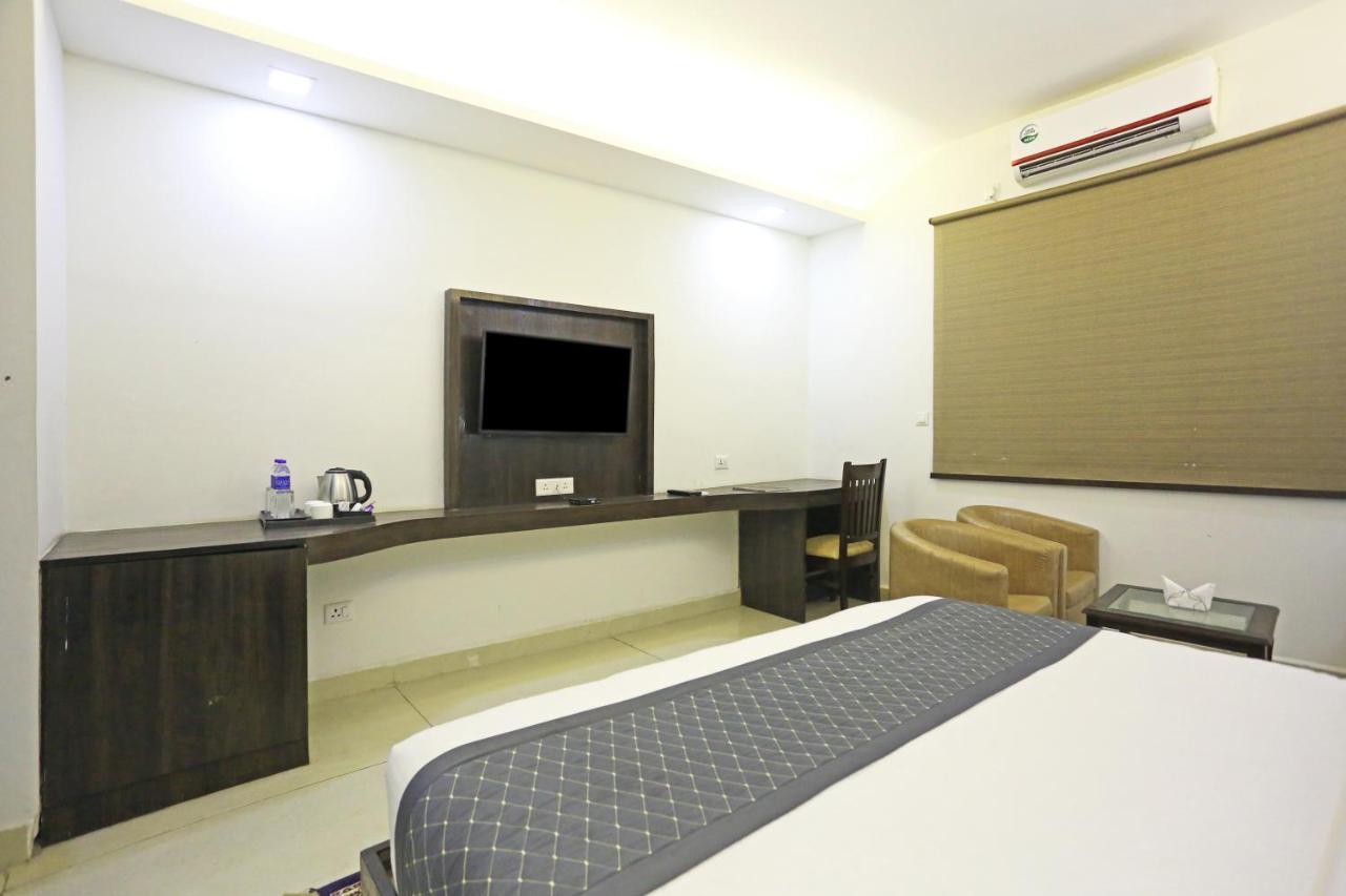 Hotel Park Tree Near Delhi Airport 뉴델리 외부 사진