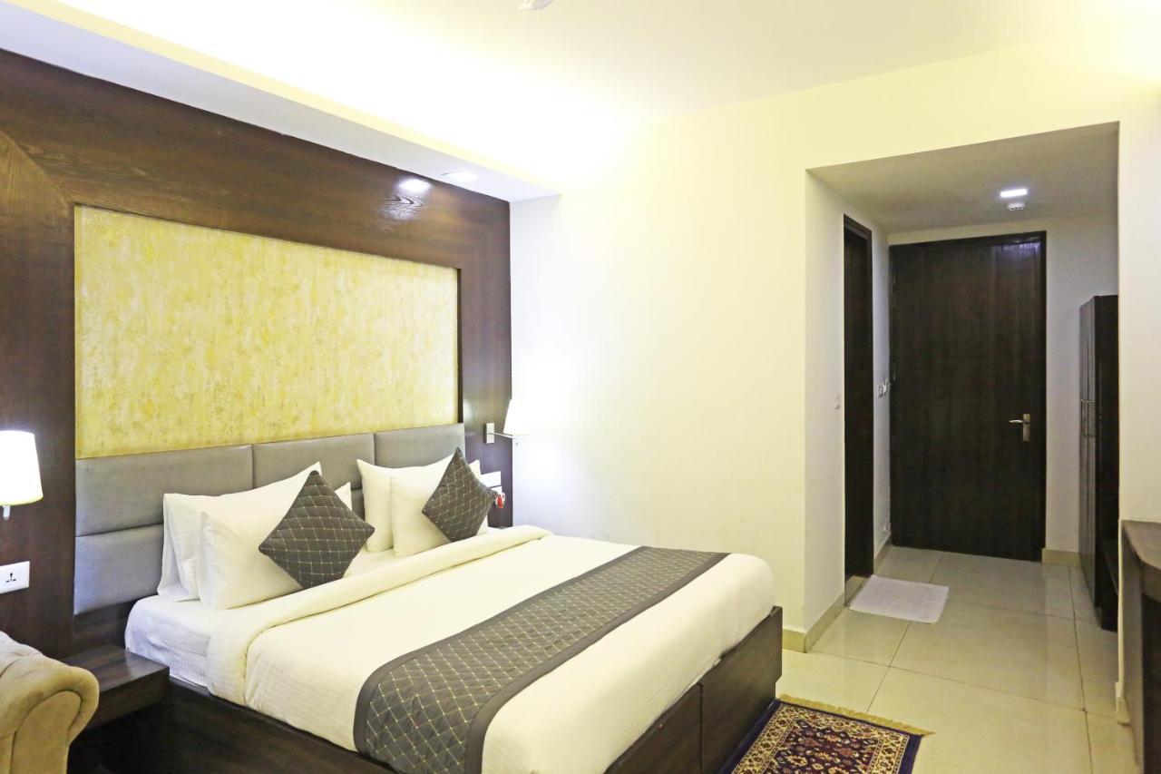 Hotel Park Tree Near Delhi Airport 뉴델리 외부 사진