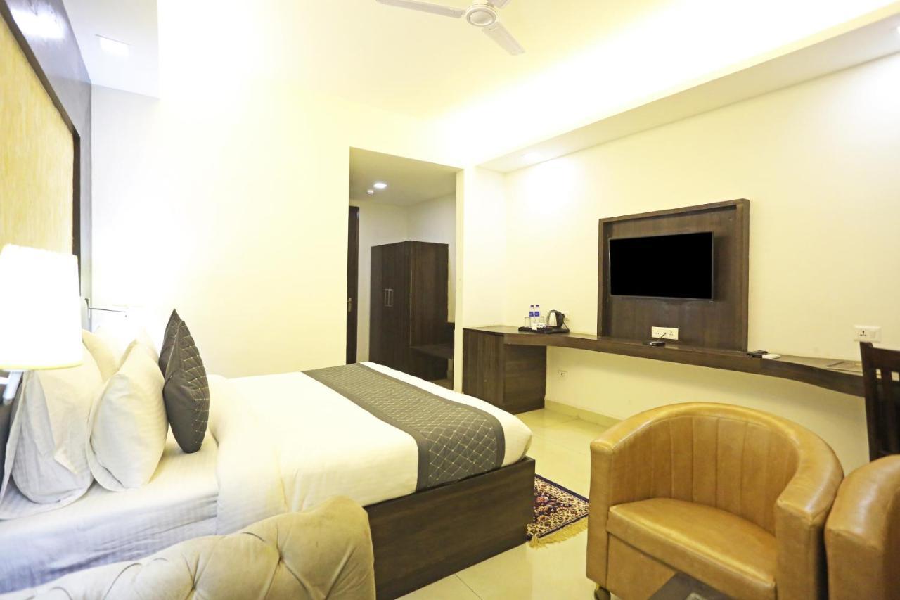 Hotel Park Tree Near Delhi Airport 뉴델리 외부 사진